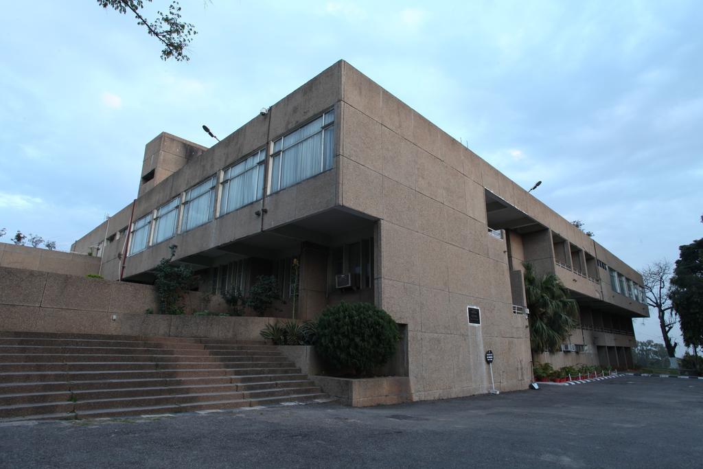 Hotel Jammu Ashok Kültér fotó